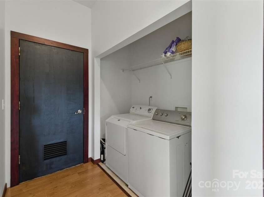 33 Faholoa Ridge Road, Black Mountain, NC 28711.  MLS# CAR4263286, YatesRealty ID 17690. Laundry Area