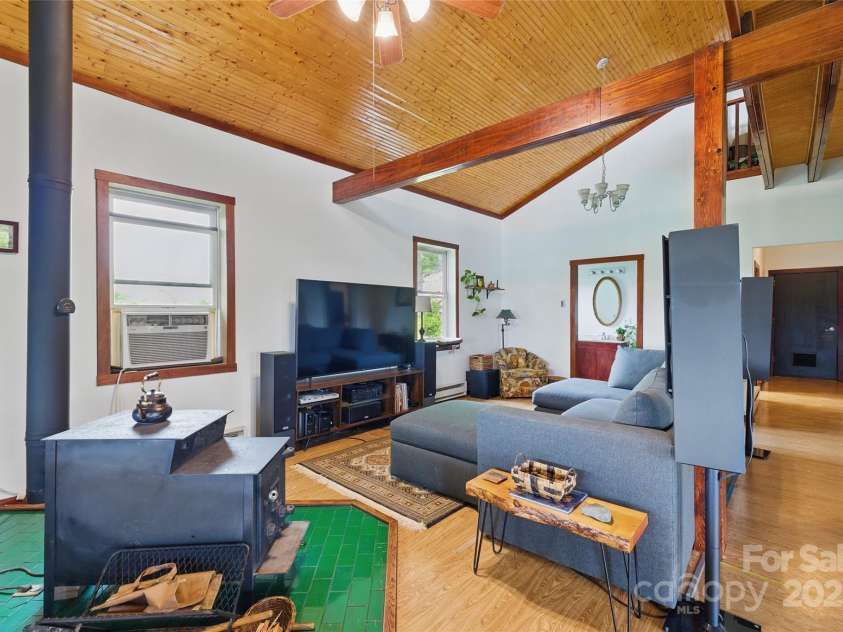 33 Faholoa Ridge Road, Black Mountain, NC 28711.  MLS# CAR4263286, YatesRealty ID 17690. Living Room