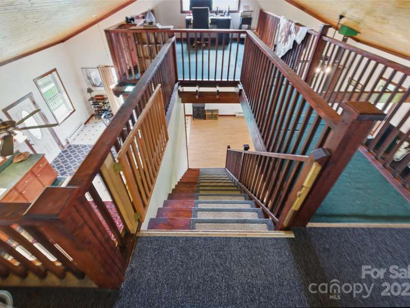 33 Faholoa Ridge Road, Black Mountain, NC 28711.  MLS# CAR4263286, YatesRealty ID 17690. Loft to Downstairs
