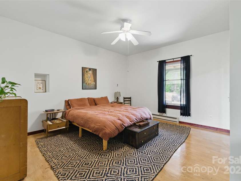 33 Faholoa Ridge Road, Black Mountain, NC 28711.  MLS# CAR4263286, YatesRealty ID 17690. Master Bedroom