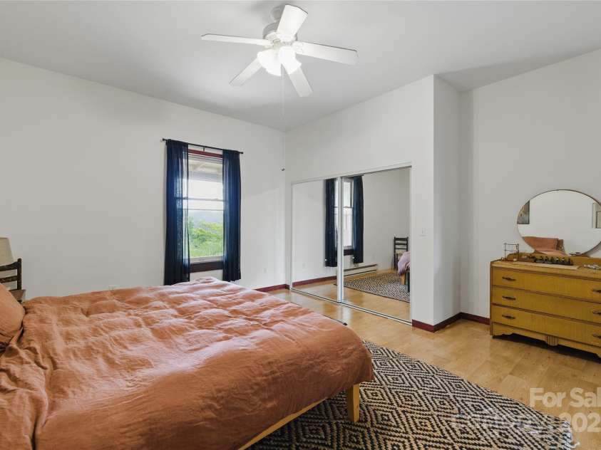 33 Faholoa Ridge Road, Black Mountain, NC 28711.  MLS# CAR4263286, YatesRealty ID 17690. Master Bedroom