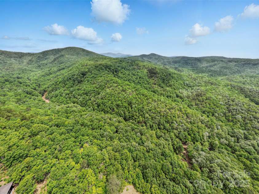 33 Faholoa Ridge Road, Black Mountain, NC 28711.  MLS# CAR4263286, YatesRealty ID 17690. Mountains All Around