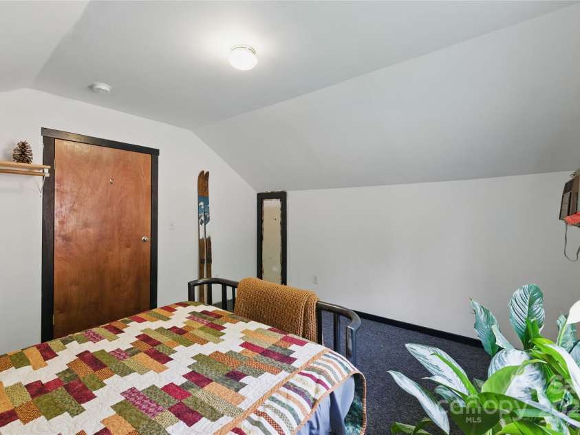 33 Faholoa Ridge Road, Black Mountain, NC 28711.  MLS# CAR4263286, YatesRealty ID 17690. Second Bedroom
