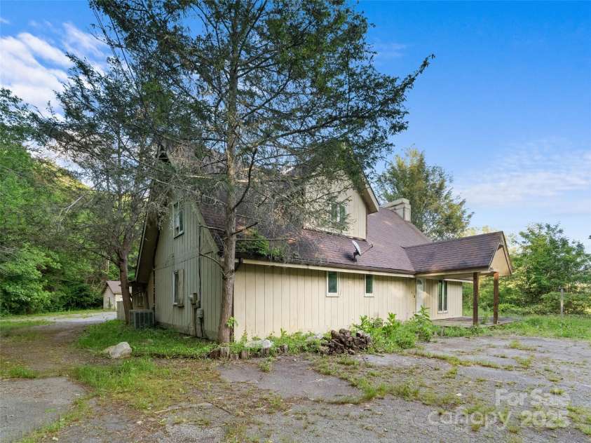 115 & 119 Timber Creek Drive, Waynesville, NC 28786.  MLS# CAR4263301, YatesRealty ID 17691. 119 Timber Creek Dr