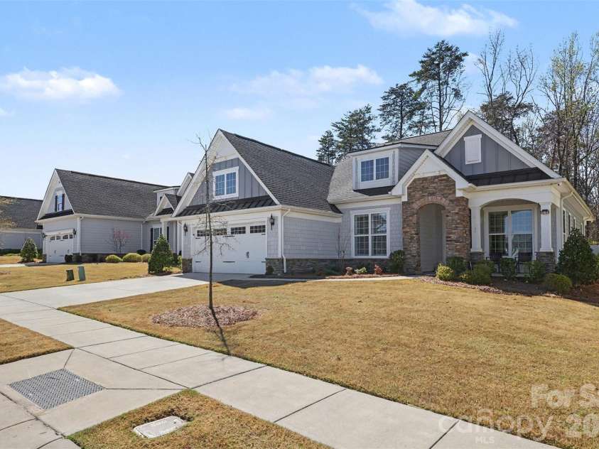 14605 Crosswater Lane, Charlotte, NC 28278.  MLS# CAR4358509, YatesRealty ID 17691. 