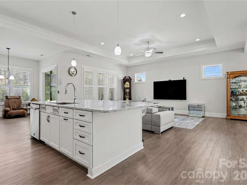 14605 Crosswater Lane, Charlotte, NC 28278.  MLS# CAR4358509, YatesRealty ID 17691. 