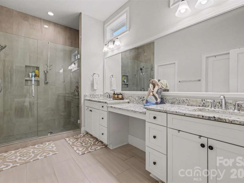 14605 Crosswater Lane, Charlotte, NC 28278.  MLS# CAR4358509, YatesRealty ID 17691. 