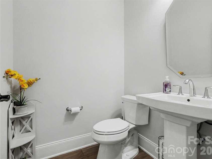 14605 Crosswater Lane, Charlotte, NC 28278.  MLS# CAR4358509, YatesRealty ID 17691. 