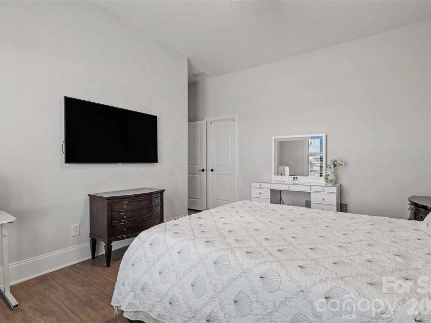 14605 Crosswater Lane, Charlotte, NC 28278.  MLS# CAR4358509, YatesRealty ID 17691. 