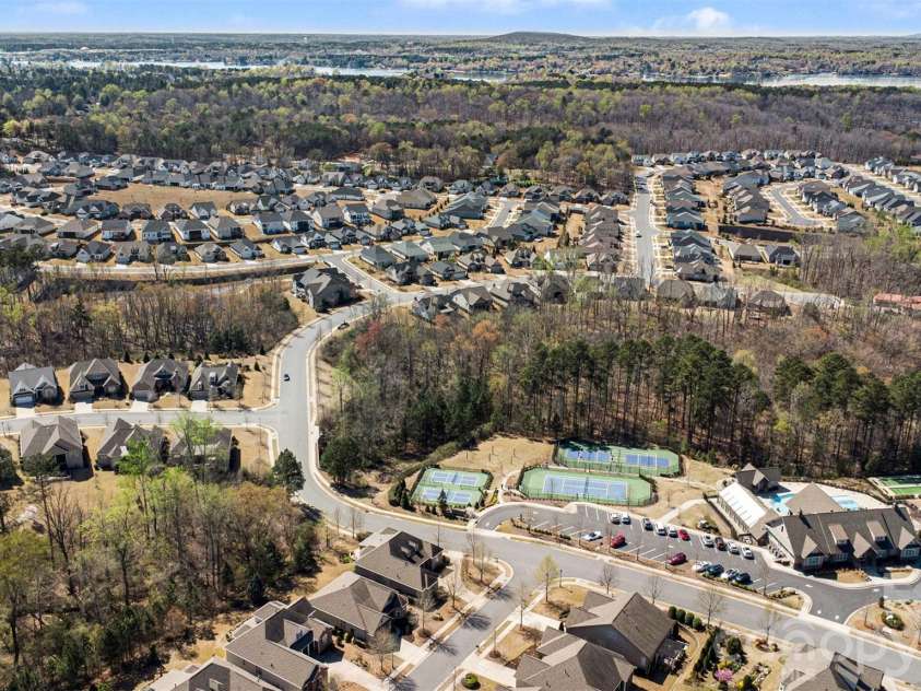 14605 Crosswater Lane, Charlotte, NC 28278.  MLS# CAR4358509, YatesRealty ID 17691. 