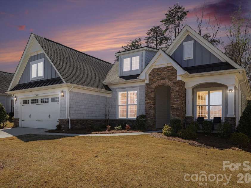 14605 Crosswater Lane, Charlotte, NC 28278.  MLS# CAR4358509, YatesRealty ID 17691. 
