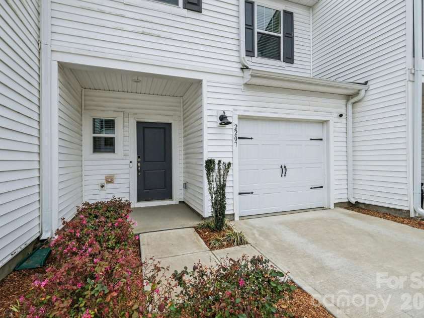2207 Belterra Drive, Charlotte, NC 28216.  MLS# CAR4361913, YatesRealty ID 17692. 
