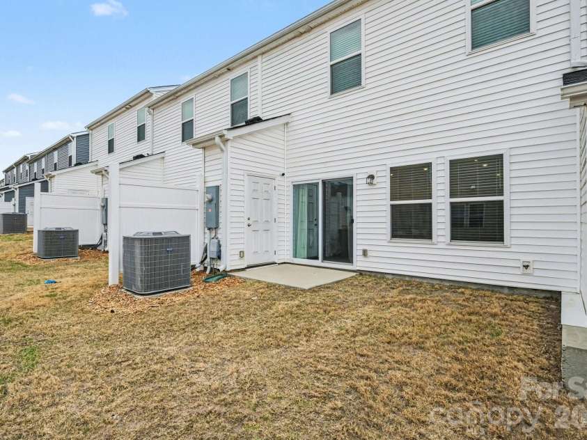 2207 Belterra Drive, Charlotte, NC 28216.  MLS# CAR4361913, YatesRealty ID 17692. 