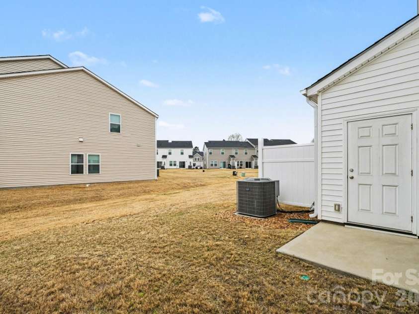 2207 Belterra Drive, Charlotte, NC 28216.  MLS# CAR4361913, YatesRealty ID 17692. 