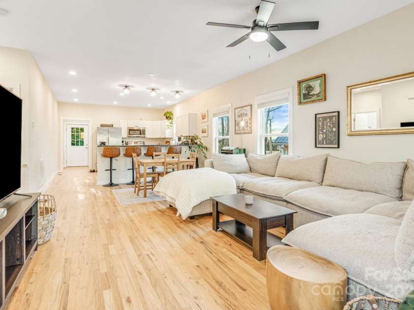 335 Rosscraggon Road, Arden, NC 28704.  MLS# CAR4215260, YatesRealty ID 17693. 