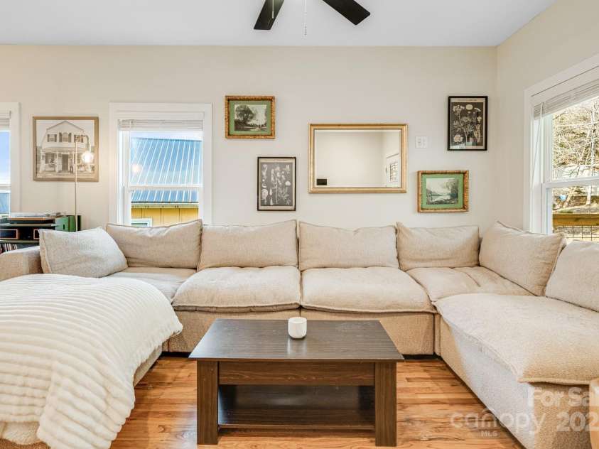 335 Rosscraggon Road, Arden, NC 28704.  MLS# CAR4215260, YatesRealty ID 17693. 