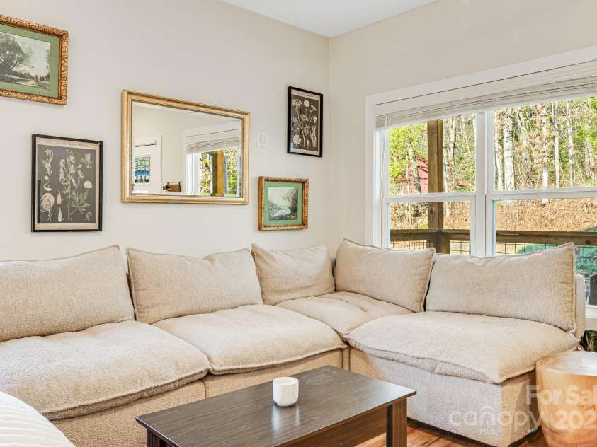 335 Rosscraggon Road, Arden, NC 28704.  MLS# CAR4215260, YatesRealty ID 17693. 