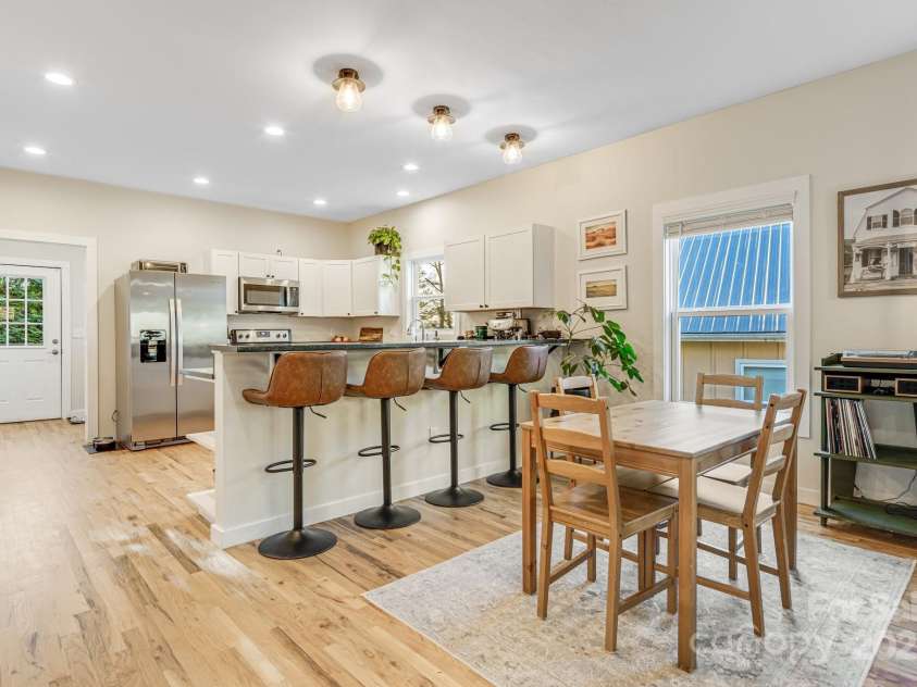 335 Rosscraggon Road, Arden, NC 28704.  MLS# CAR4215260, YatesRealty ID 17693. 