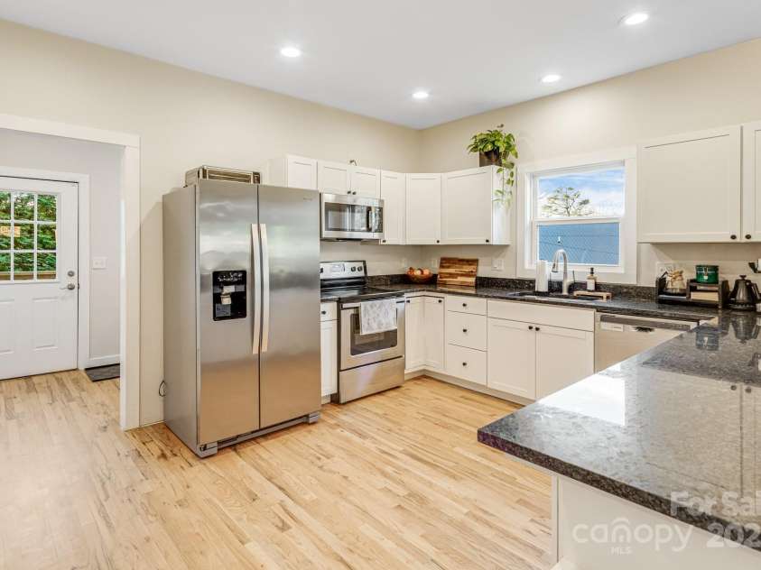 335 Rosscraggon Road, Arden, NC 28704.  MLS# CAR4215260, YatesRealty ID 17693. 