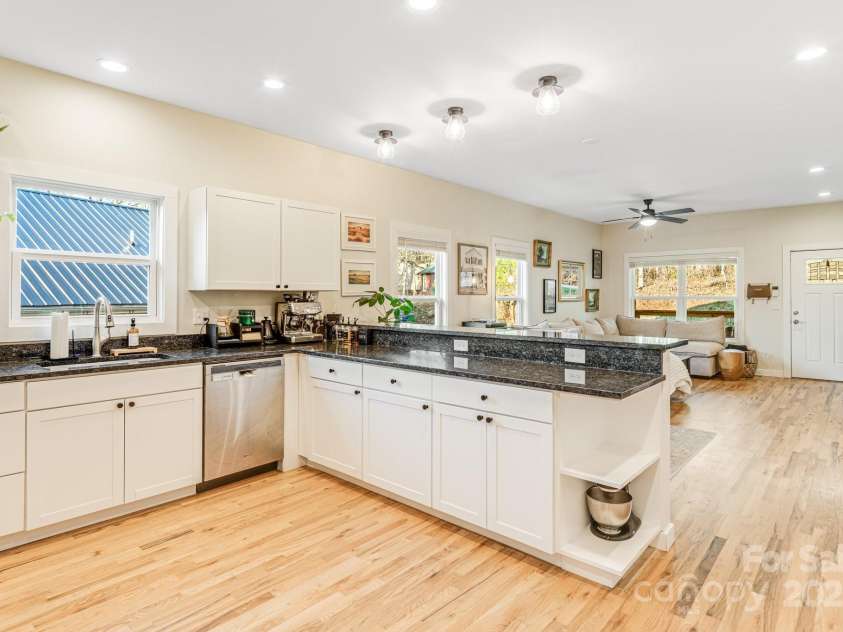 335 Rosscraggon Road, Arden, NC 28704.  MLS# CAR4215260, YatesRealty ID 17693. 