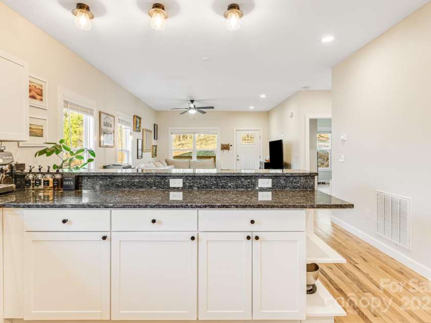 335 Rosscraggon Road, Arden, NC 28704.  MLS# CAR4215260, YatesRealty ID 17693. 