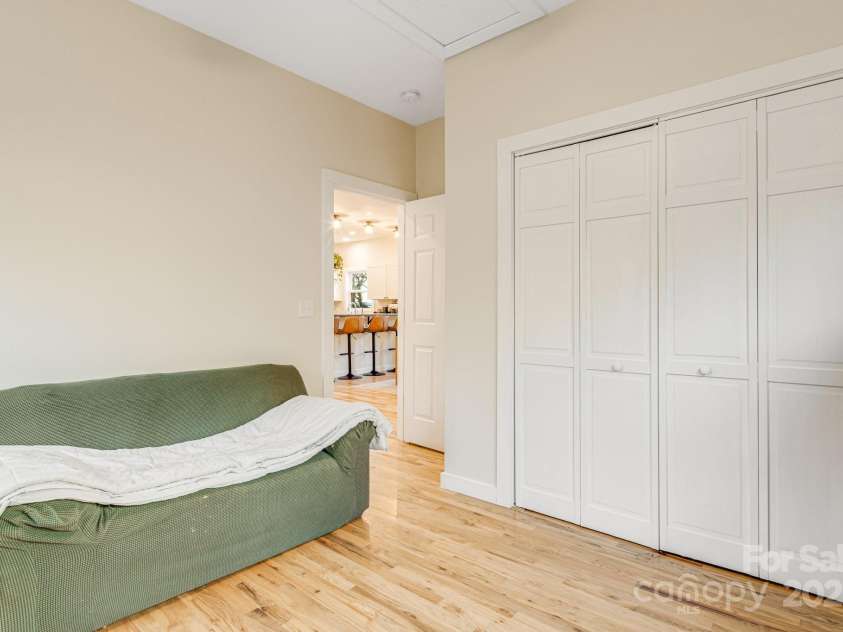 335 Rosscraggon Road, Arden, NC 28704.  MLS# CAR4215260, YatesRealty ID 17693. 