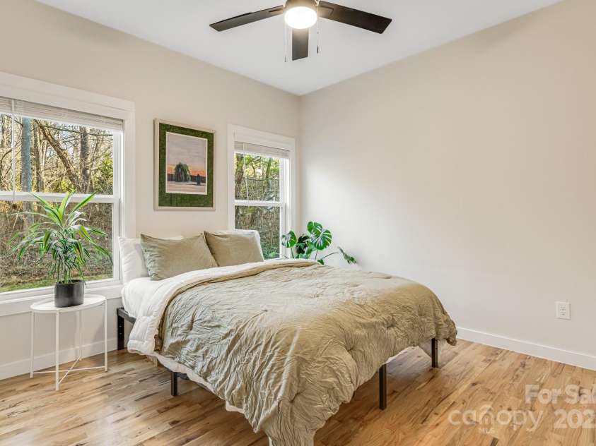 335 Rosscraggon Road, Arden, NC 28704.  MLS# CAR4215260, YatesRealty ID 17693. 