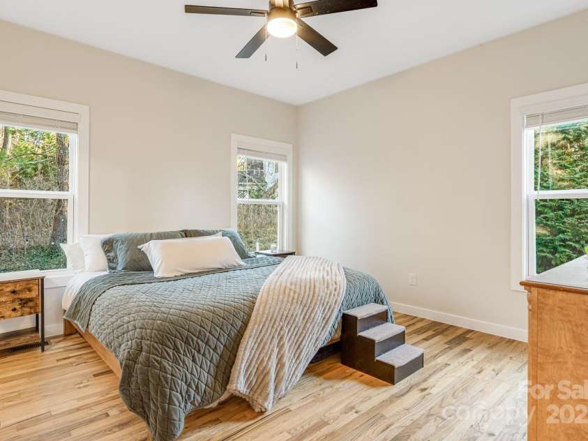 335 Rosscraggon Road, Arden, NC 28704.  MLS# CAR4215260, YatesRealty ID 17693. 