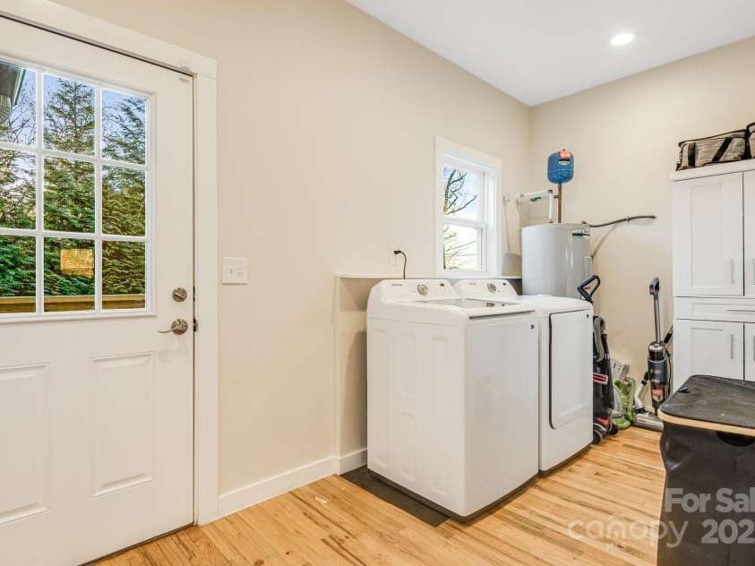 335 Rosscraggon Road, Arden, NC 28704.  MLS# CAR4215260, YatesRealty ID 17693. 