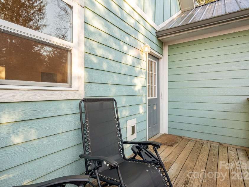 335 Rosscraggon Road, Arden, NC 28704.  MLS# CAR4215260, YatesRealty ID 17693. 