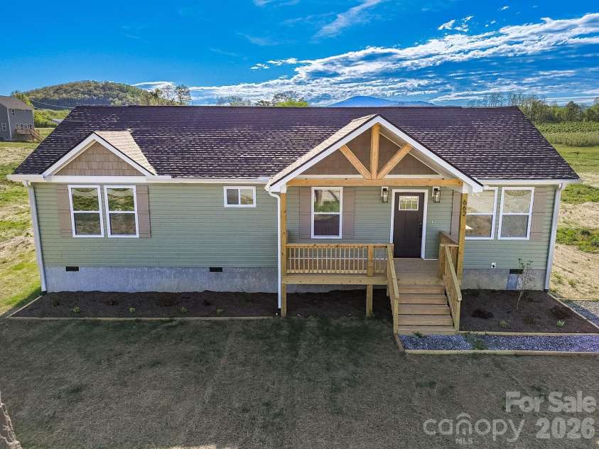 662 Beehive Road, Hendersonville, NC 28792.  MLS# CAR4341735, YatesRealty ID 17693. 