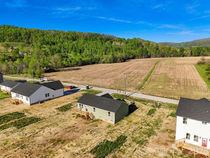 662 Beehive Road, Hendersonville, NC 28792.  MLS# CAR4341735, YatesRealty ID 17693. 