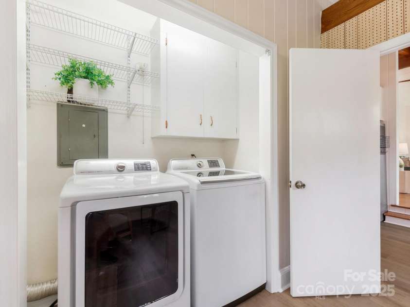 1438 Larkfield Lane, Charlotte, NC 28210.  MLS# CAR4249851, YatesRealty ID 17694. Flex/Laundry Room