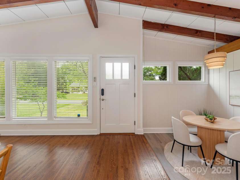 1438 Larkfield Lane, Charlotte, NC 28210.  MLS# CAR4249851, YatesRealty ID 17694. Foyer