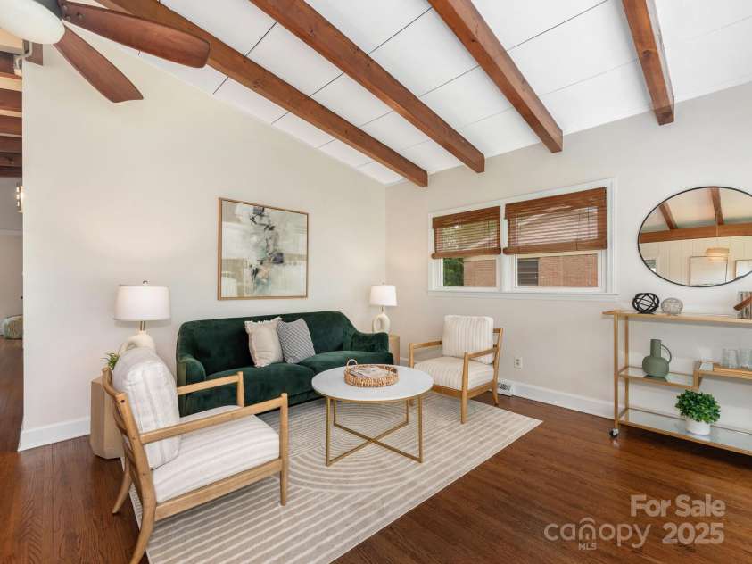 1438 Larkfield Lane, Charlotte, NC 28210.  MLS# CAR4249851, YatesRealty ID 17694. Great Room