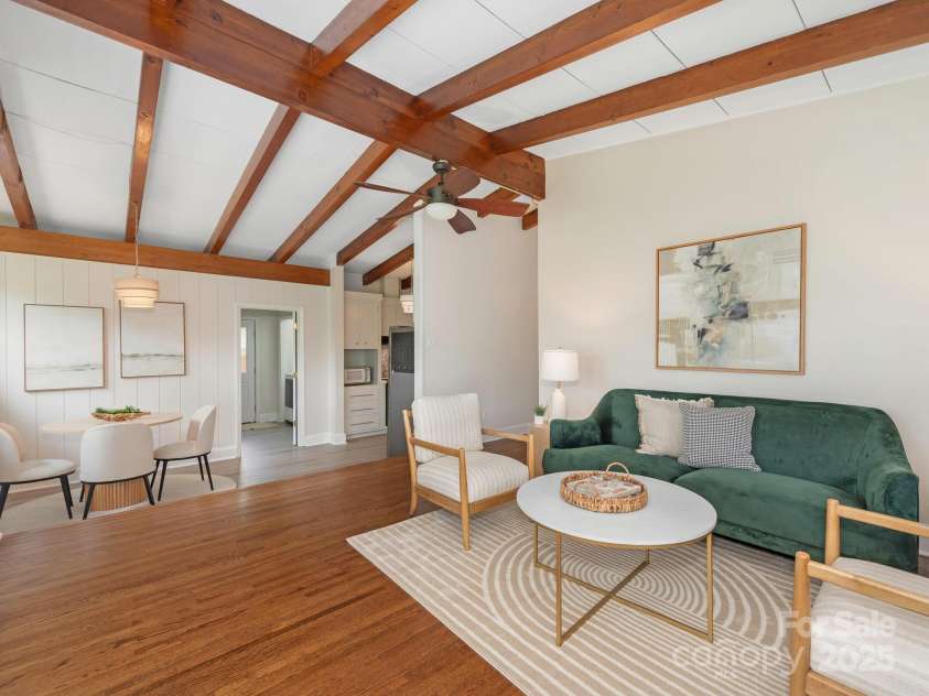 1438 Larkfield Lane, Charlotte, NC 28210.  MLS# CAR4249851, YatesRealty ID 17694. Great Room