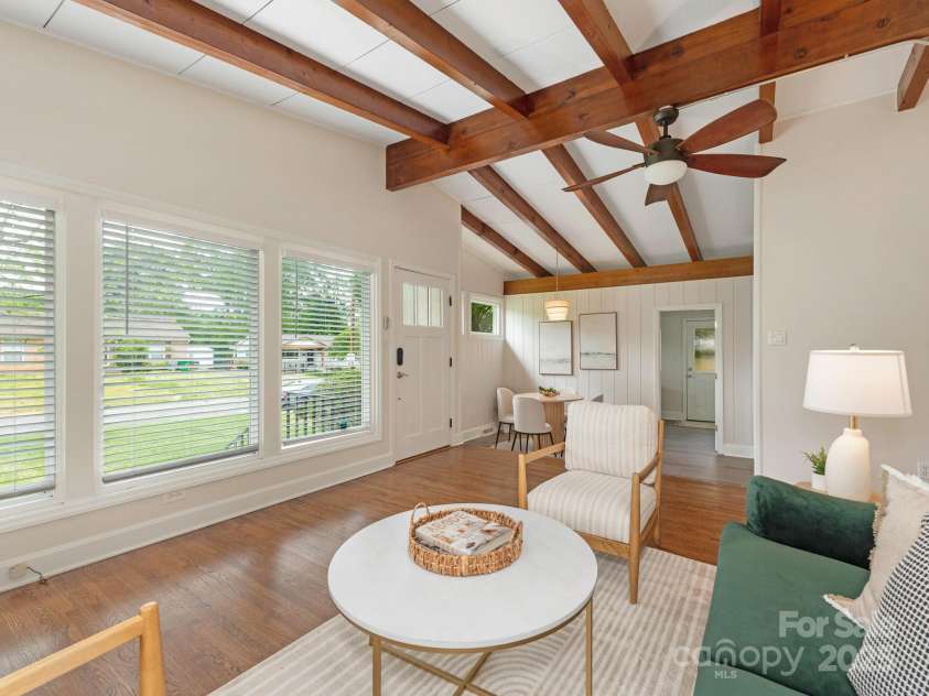 1438 Larkfield Lane, Charlotte, NC 28210.  MLS# CAR4249851, YatesRealty ID 17694. Great Room