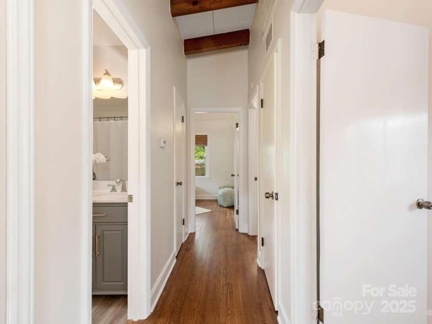 1438 Larkfield Lane, Charlotte, NC 28210.  MLS# CAR4249851, YatesRealty ID 17694. Hallway
