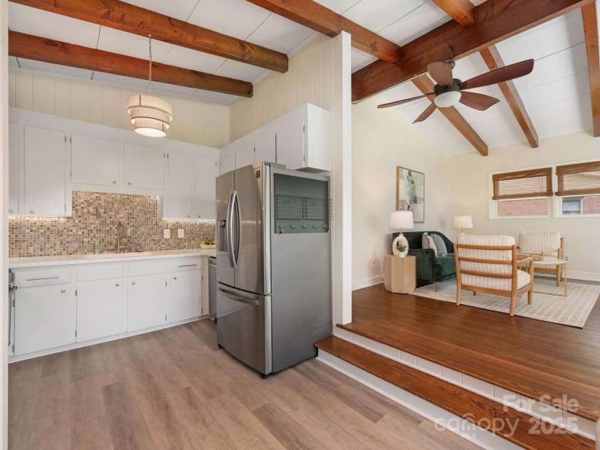 1438 Larkfield Lane, Charlotte, NC 28210.  MLS# CAR4249851, YatesRealty ID 17694. Kitchen