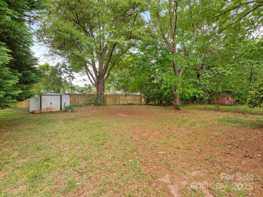 1438 Larkfield Lane, Charlotte, NC 28210.  MLS# CAR4249851, YatesRealty ID 17694. Rear Yard