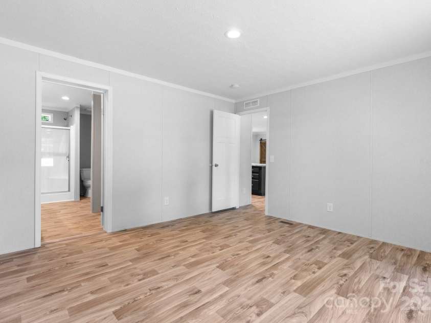 110 Lambert Lane, Statesville, NC 28677.  MLS# CAR4260315, YatesRealty ID 17695. 