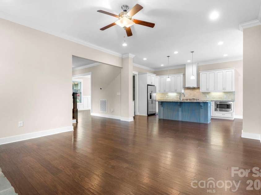 609 Welker Street, Charlotte, NC 28204.  MLS# CAR4365340, YatesRealty ID 17695. 