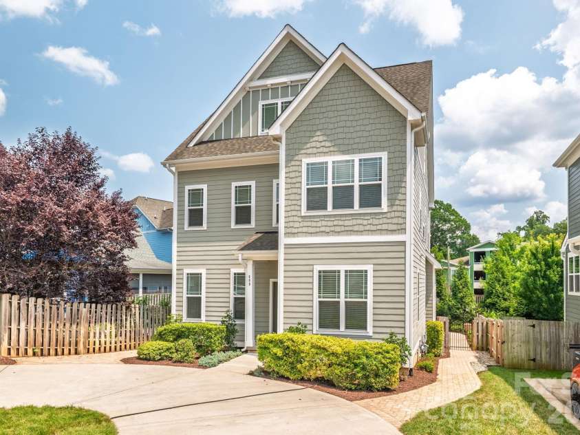 609 Welker Street, Charlotte, NC 28204.  MLS# CAR4365340, YatesRealty ID 17695. 