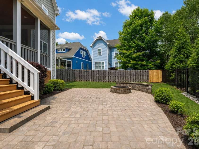 609 Welker Street, Charlotte, NC 28204.  MLS# CAR4365340, YatesRealty ID 17695. 