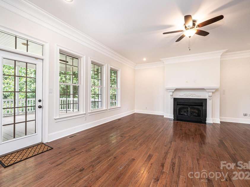 4431 1st Street Drive, Hickory, NC 28601.  MLS# CAR4264278, YatesRealty ID 17698. 