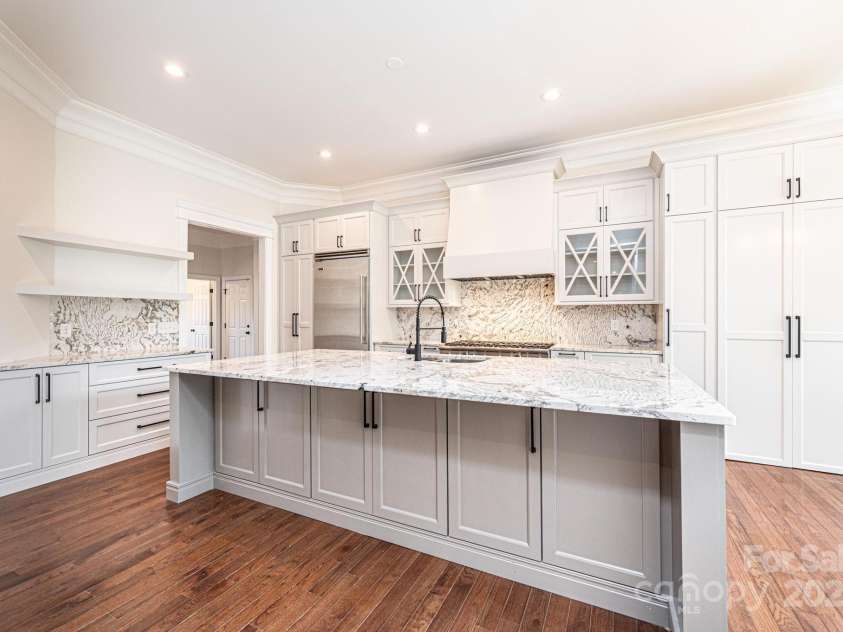 4431 1st Street Drive, Hickory, NC 28601.  MLS# CAR4264278, YatesRealty ID 17698. 