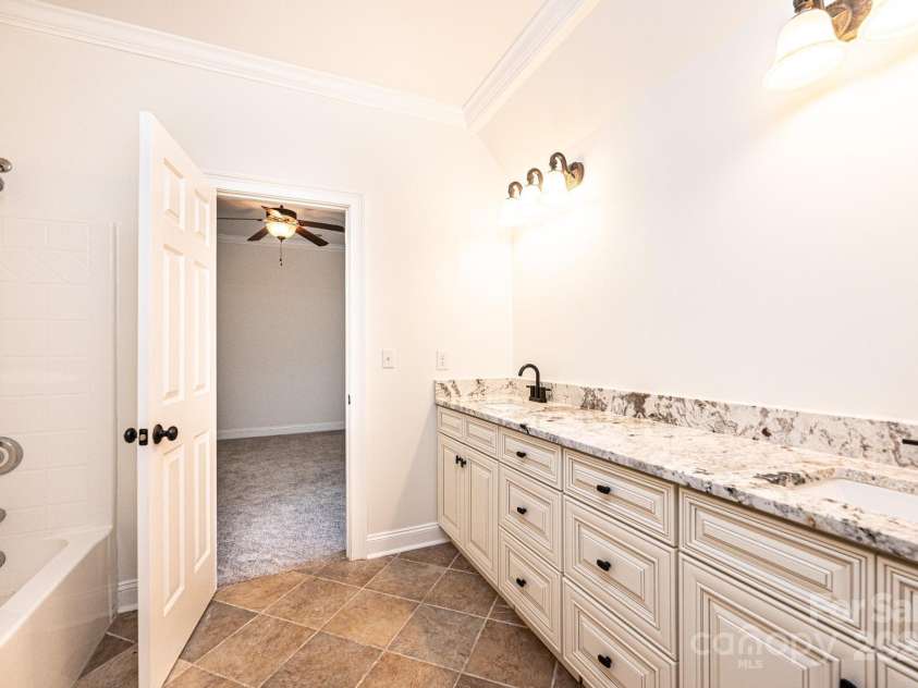 4431 1st Street Drive, Hickory, NC 28601.  MLS# CAR4264278, YatesRealty ID 17698. 