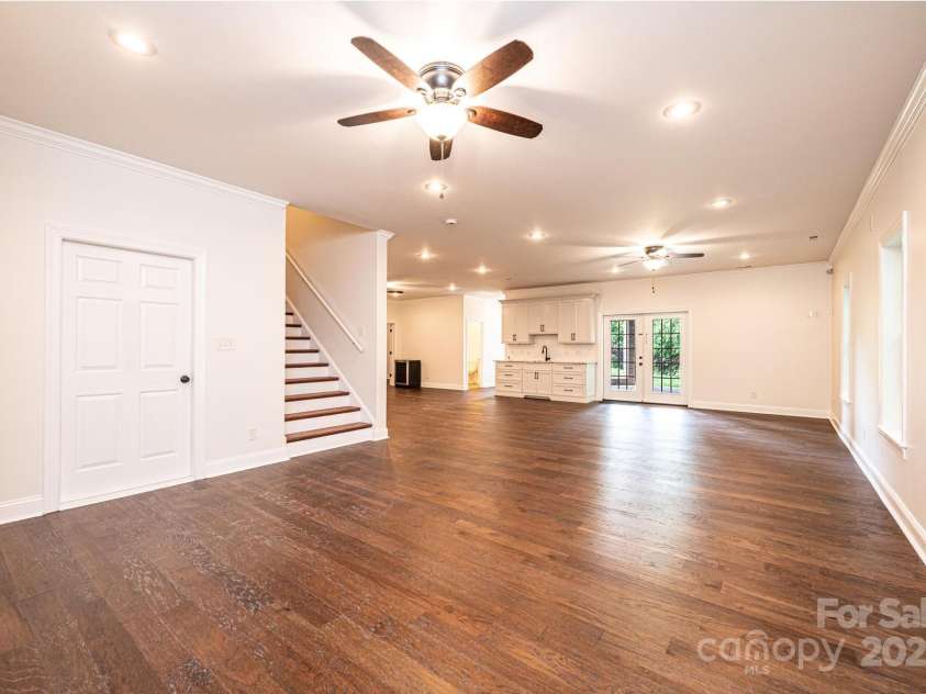 4431 1st Street Drive, Hickory, NC 28601.  MLS# CAR4264278, YatesRealty ID 17698. 