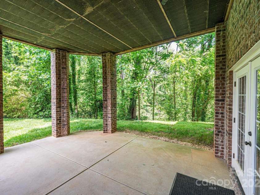 4431 1st Street Drive, Hickory, NC 28601.  MLS# CAR4264278, YatesRealty ID 17698. 