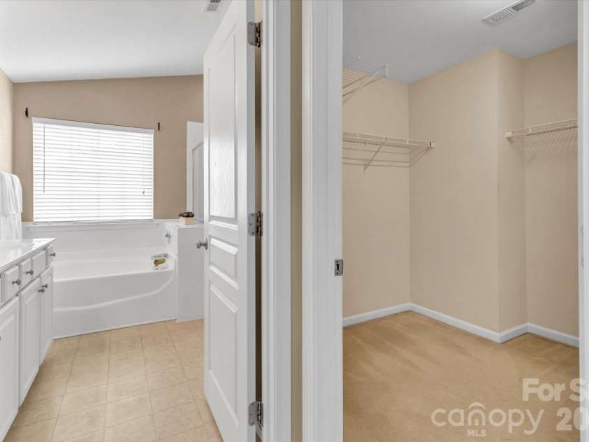 297 Sand Paver Way, Fort Mill, SC 29708.  MLS# CAR4371066, YatesRealty ID 17699. 